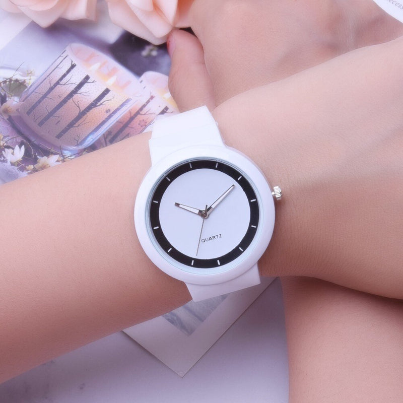 Simplicity Modern Quartz Watch High Quality Casual Wrist Watch for Women High Quality Female Watch Montre Femme Ceasuri &50