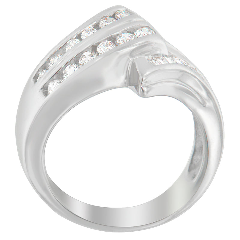 14K White Gold 7/8ct. TDW Round and Baguette-cut Diamond Ring (H-II1-I2)